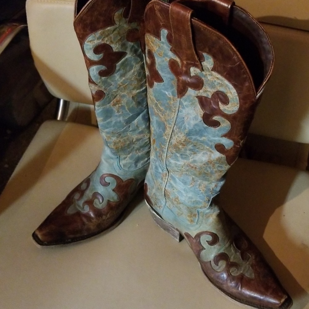 Boots - Picture 2 of 4